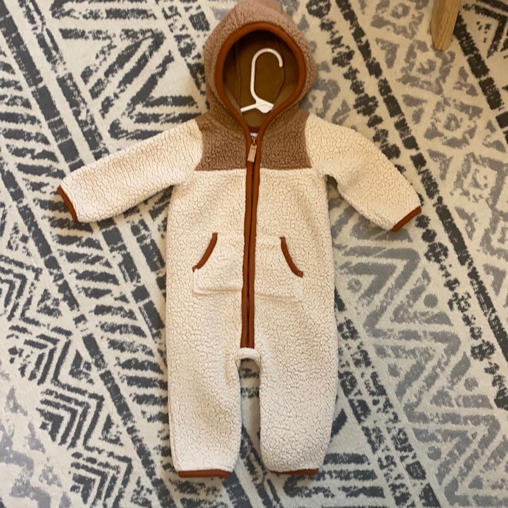 9M Fuzzy Onepiece Zip Up